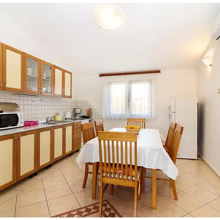 Bruno Apartment Primosten